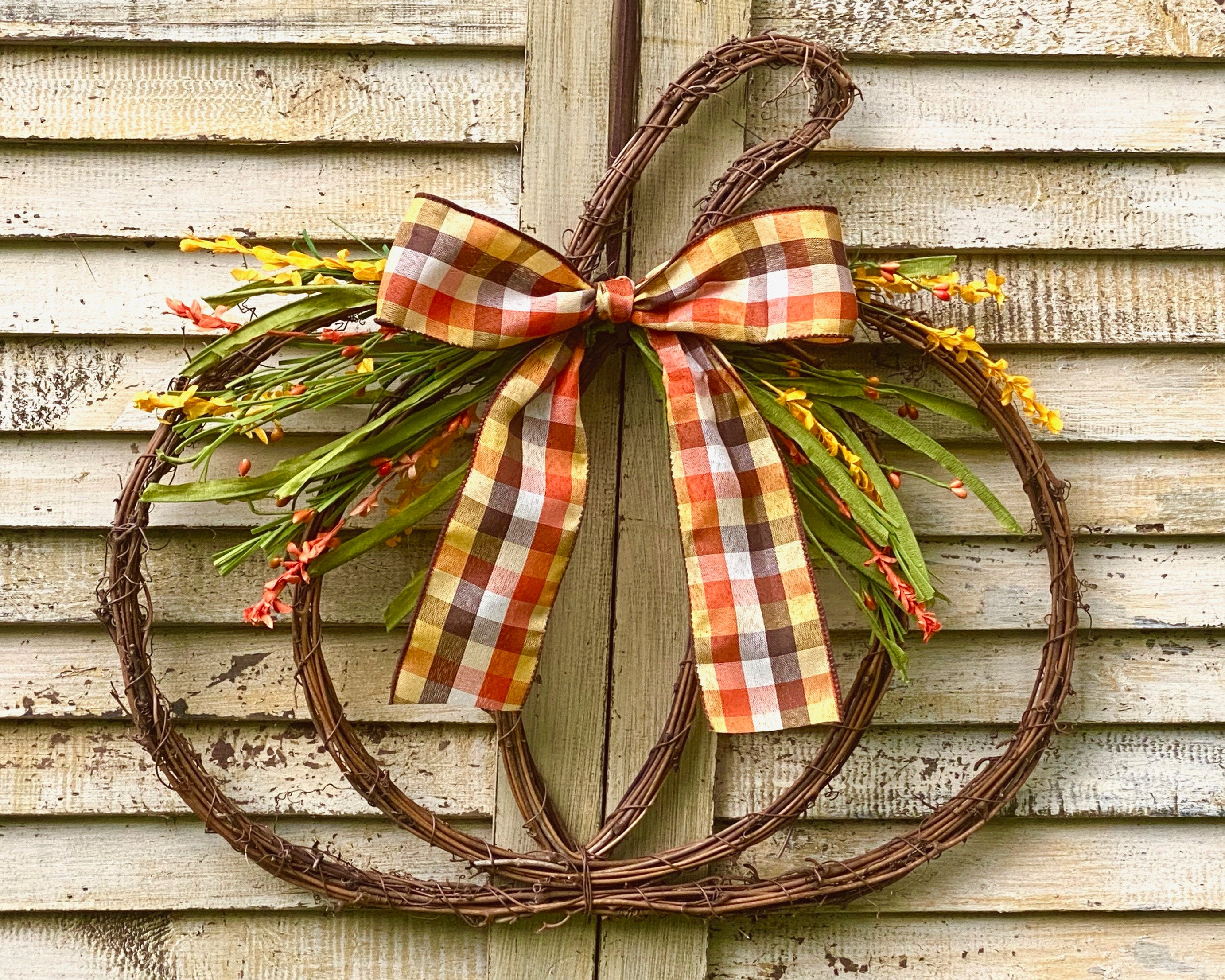 How to Craft a Festive Pampas Grass Pumpkin Wreath for Fall — Bindle &  Brass Trading Company