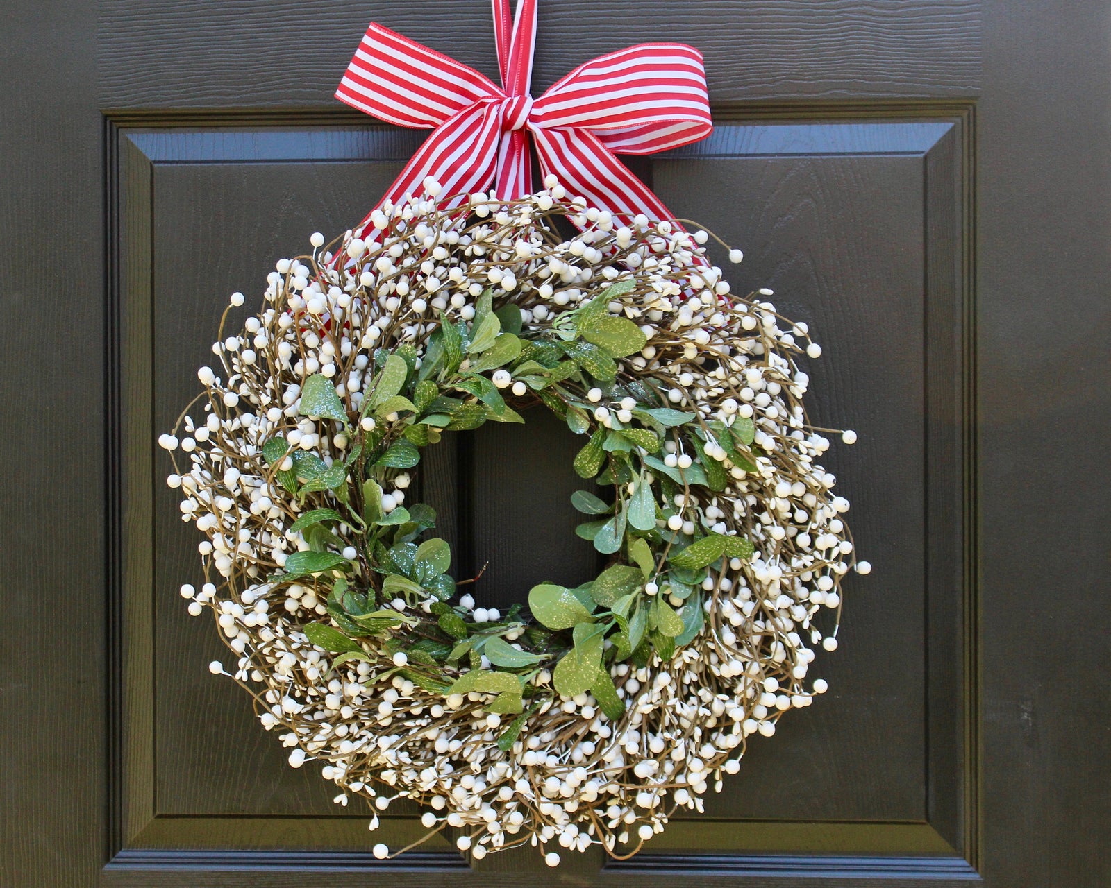 Holiday wreath, holiday decor, christmas wreath, cream berry wreath, mistletoe greenery wreath